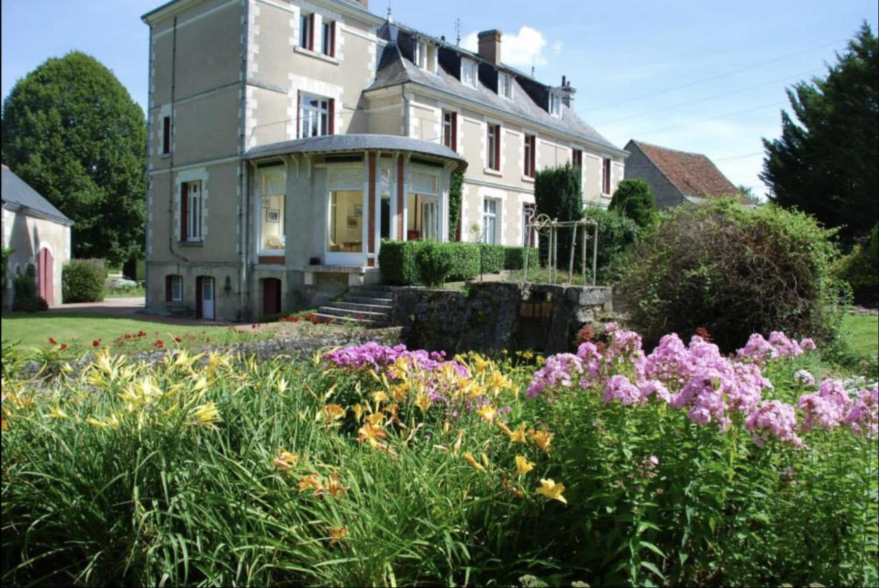 Le Moulin De Francueil Bed & Breakfast Exterior photo