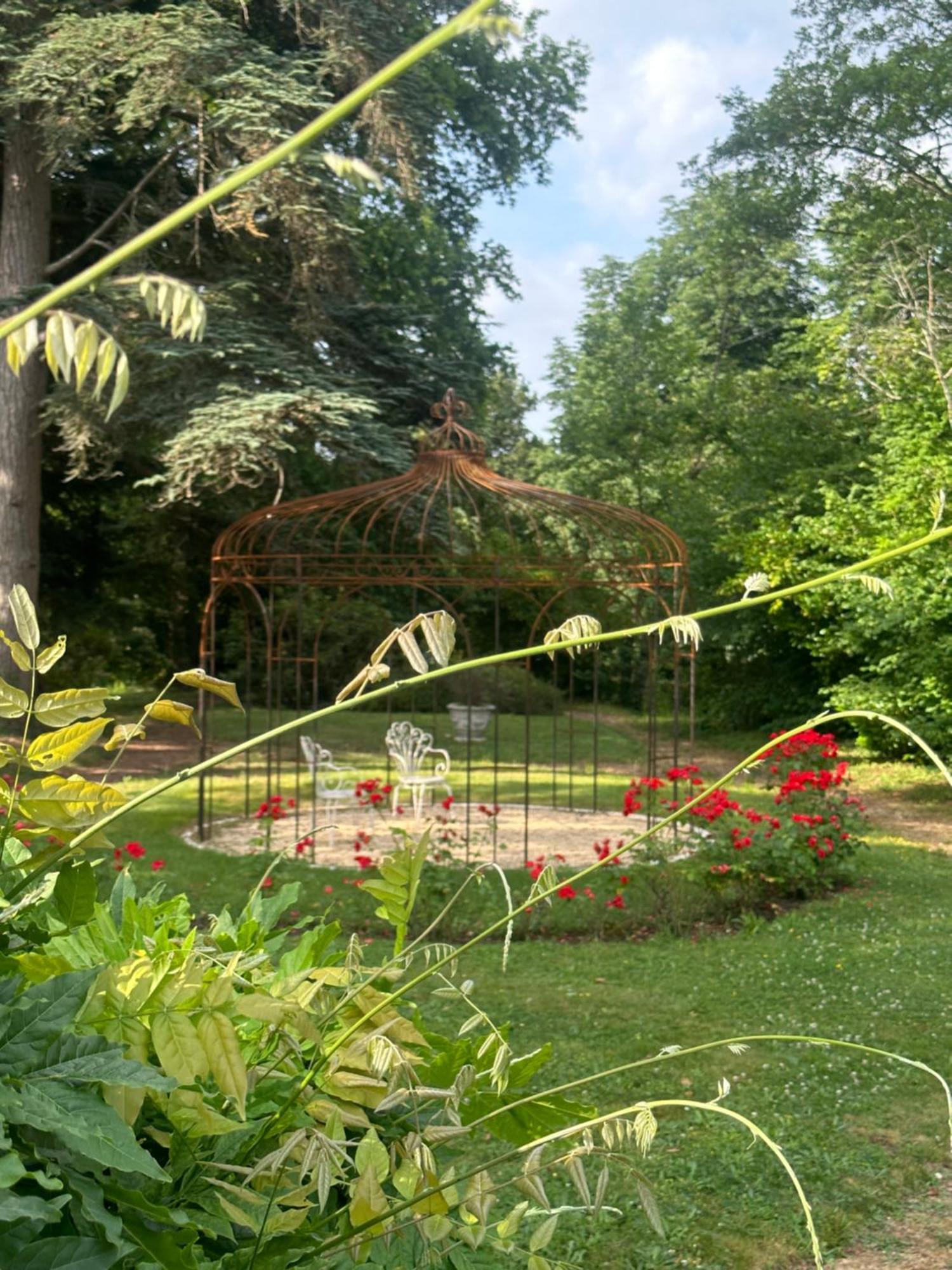 Le Moulin De Francueil Bed & Breakfast Exterior photo